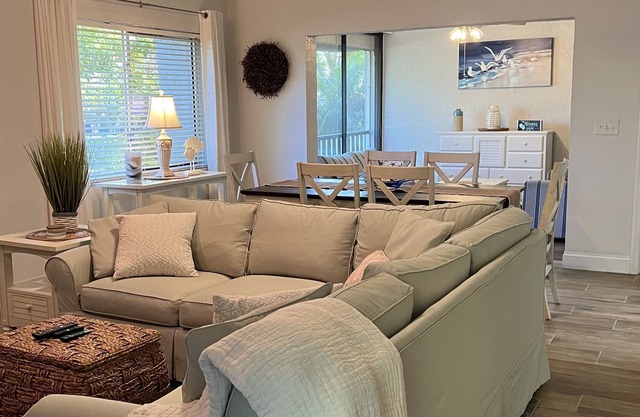 Spacious and Cozy Naples Nest