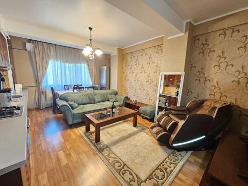 Spacious and luxurious apartment, free parking