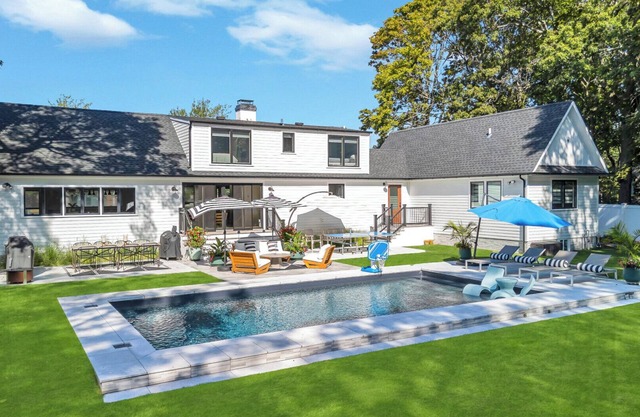 Spacious and Modern Westhampton Beach Home, Close to Beaches and Town,.