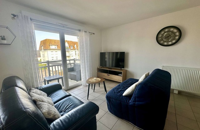 Spacious apartment - Balcony - 50m from the beach
