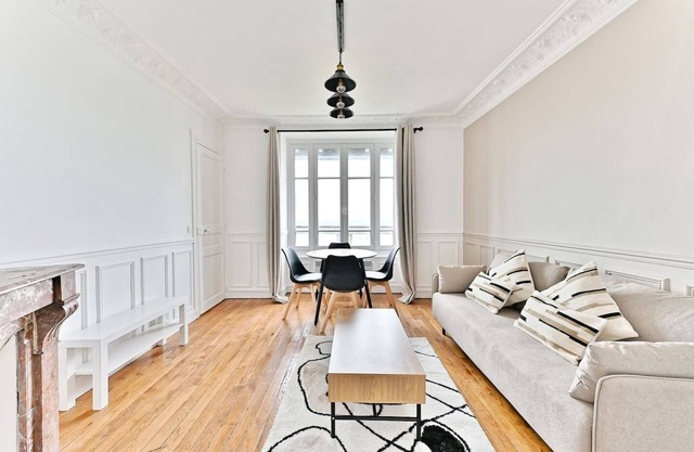 Spacious apartment View of Paris Boulogne