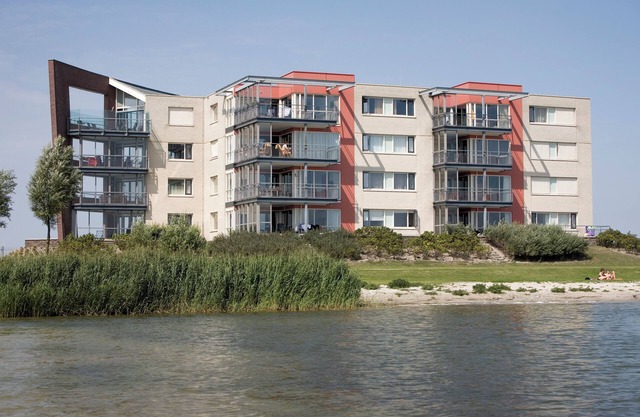 Spacious apartment with a large balcony and a view of the IJsselmeer at a luxurious resort in Friesland.