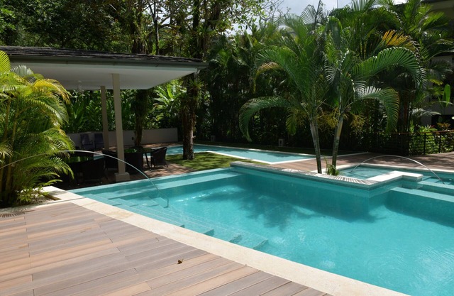 Spacious Beach Condo 6C