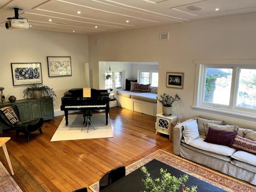 Spacious Beachside Apartment