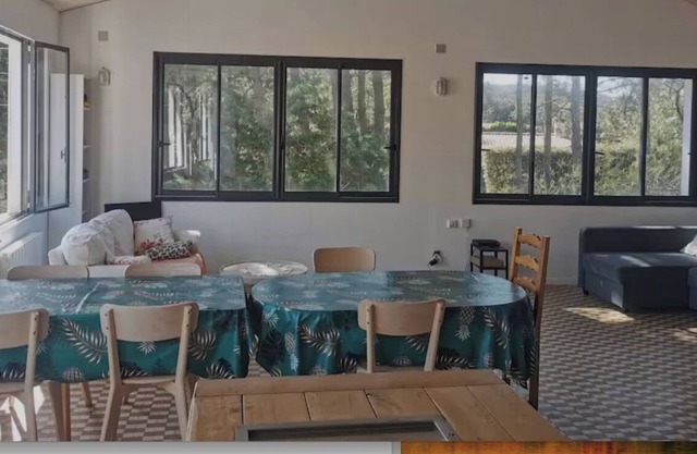 Spacious, bright apartment very close to the beach