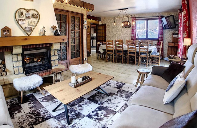 Spacious Chalet · Ski-In/Ski-Out · Game Room with Billiards · Private Parking · Free WiFi