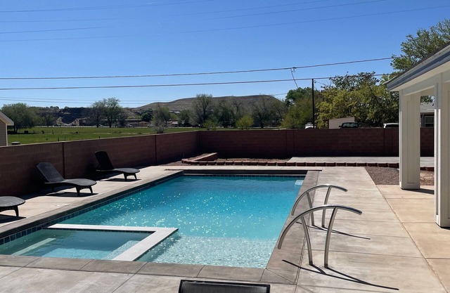 Spacious, Clean & FUN Retreat Near Zion NP! - Private Pool & Pickleball Court!