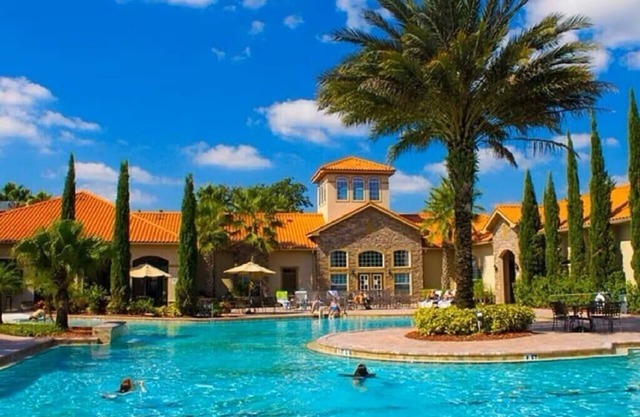 Spacious, Clean, Updated 2 Bedroom 2 Bathroom Close To Parks Golf and Amenities