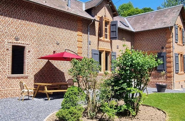 Spacious countryside rental, fireplace, pets allowed, 3 bedrooms near Thiérache