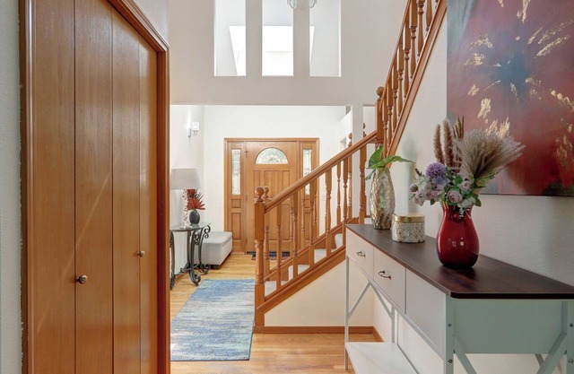 Spacious Cozy 5-bedroom house with AC, WiFi in welcoming Des Moines