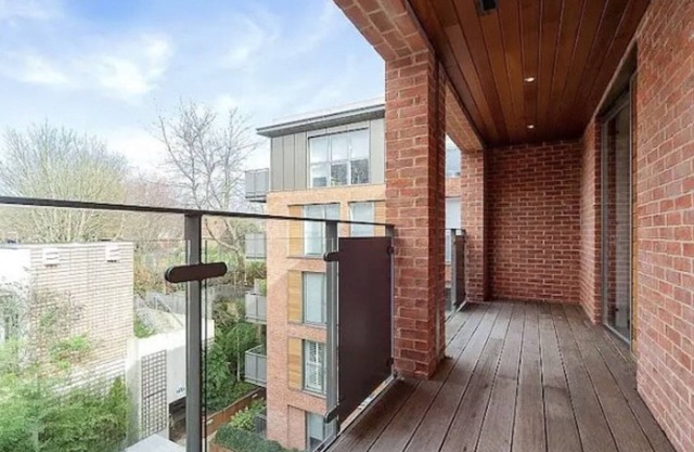 Spacious cozy apartment in West Hampstead 2 bedroom