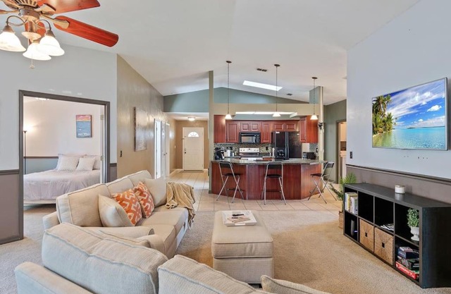 Spacious Daytona Beach Getaway - Perfect Location!