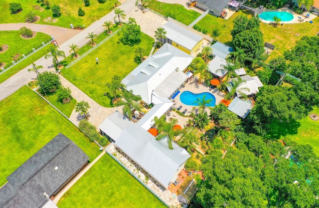 Spacious, dog-friendly home with central AC and pool & hot tub access