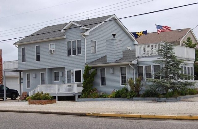 SPACIOUS, DOG FRIENDLY ON 75th ST -WALK TO SHOPS & NIGHTLIFE-1.5 BLOCK TO BEACH