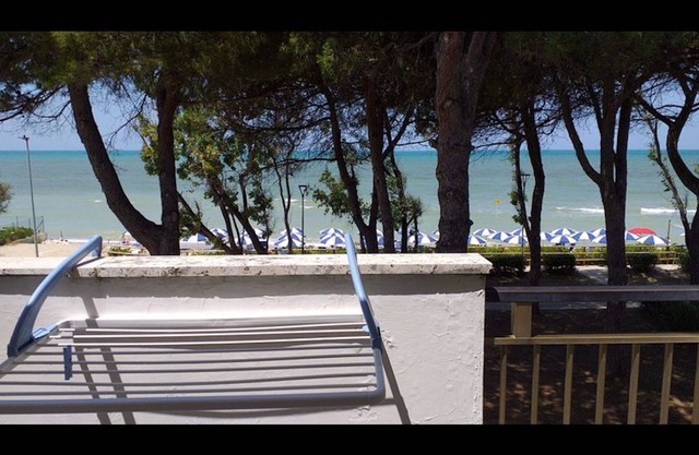 Spacious double room beside the sea
