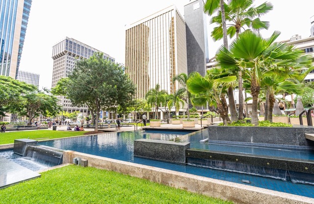 Spacious Downtown Executive Retreat | Free Parking in Honolulu