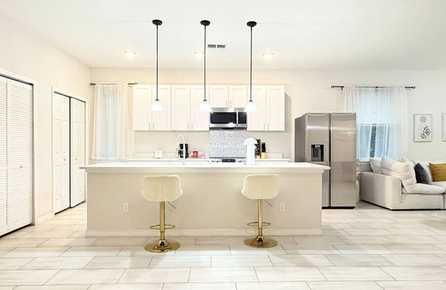 Spacious Entire House Near Orlando Intl' Airport