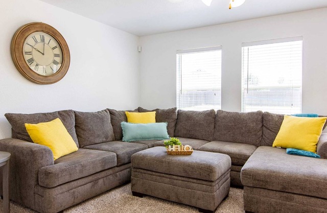 Spacious family-friendly home with large yard for 11 guests