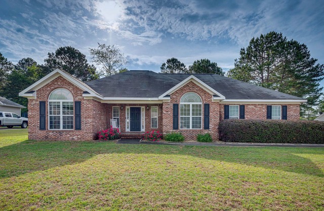 Spacious Family Home - 11 Mi to Downtown Macon!
