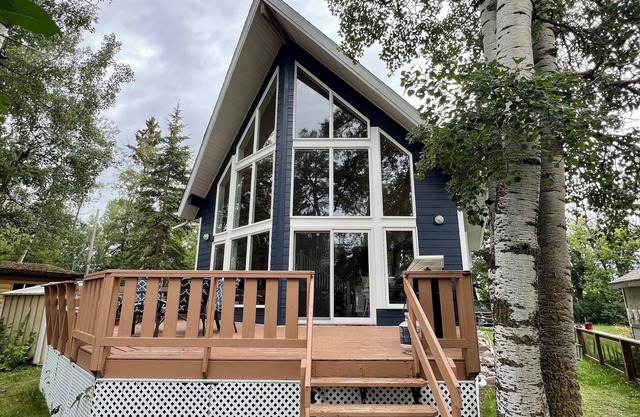 Spacious four season lake front Cabin on Gull Lake