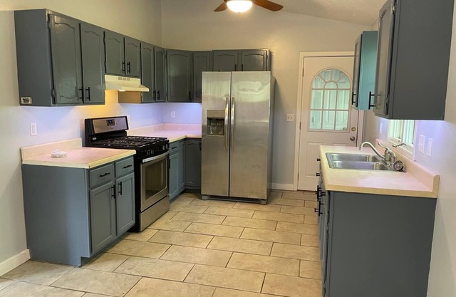 Spacious, Fun 3-Bed/1.5-Bath Home, Sleeps 12 Less Than a Mile from ND Campus!