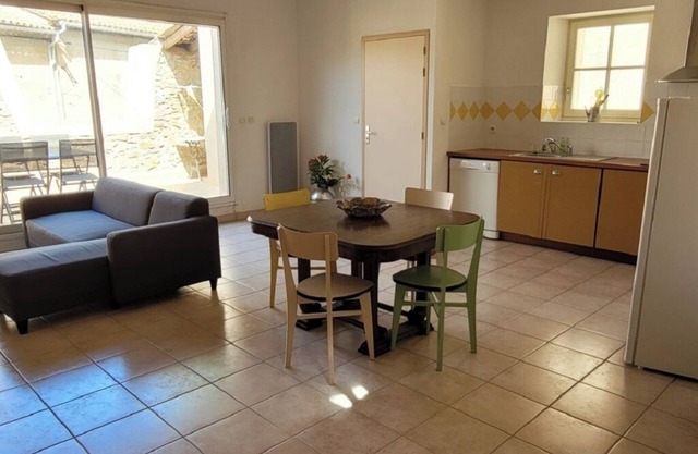 SPACIOUS GITE WITH GARAGE