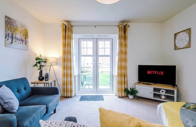 Spacious home, ideal for professionals, sleeps 8!