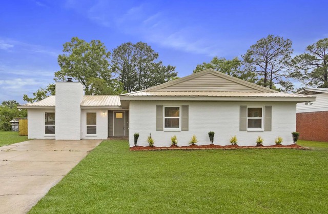 Spacious Home Near Downtown Ocean Springs with Luxe Amenities