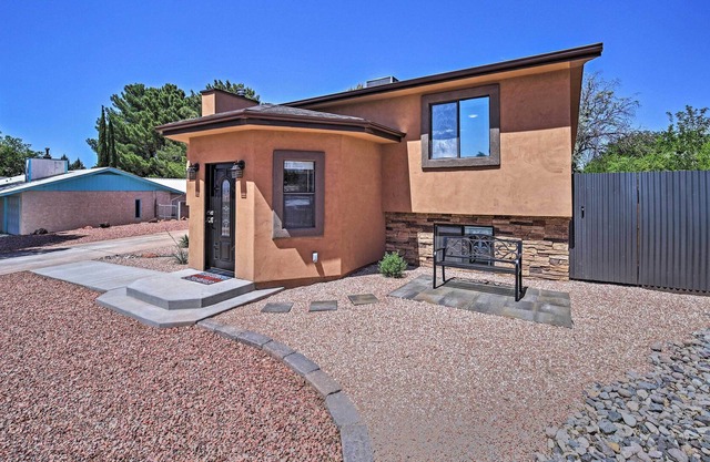 Spacious Home w/ Hot Tub < 3 Miles to Lake Powell!