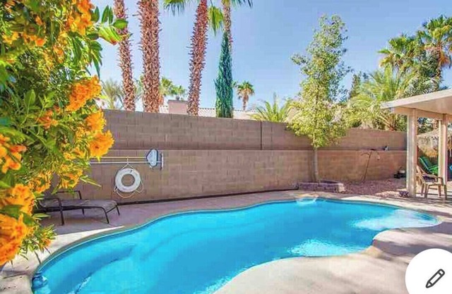 Spacious House with Pool & Hot Tub in Great Neighborhood!