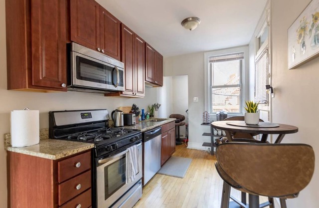 🌟Spacious|Inviting 2BR Heart of Lively Lincoln Sq🌟