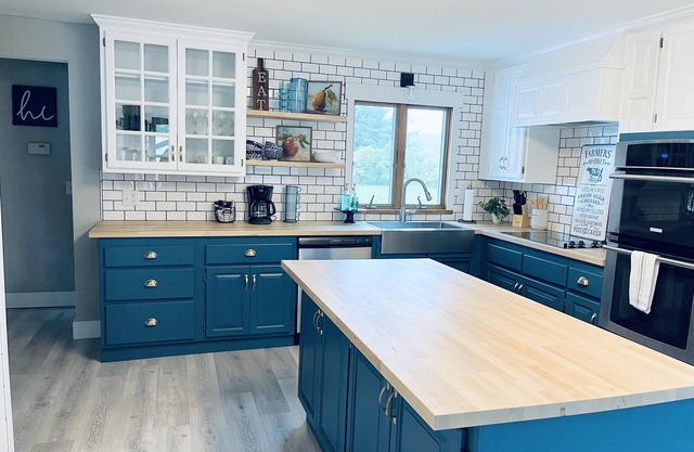 Spacious Lake home. Great for family/friends getaway. sleeps 10