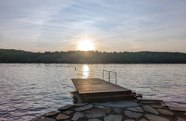 Spacious lakefront home w/deck, firepit, and pergola in Hideout gated community