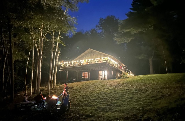 Spacious Lakefront Home, Large deck, SUP, Firepit & Dock!