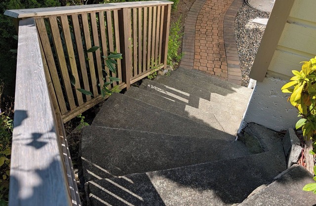 Spacious, Light & Bright West Van Suite