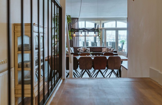 Spacious, luxuriously furnished apartment for 10 persons with beautiful view on the port of Port Zelande, near the Noordzee and on the Grevelingenmeer.