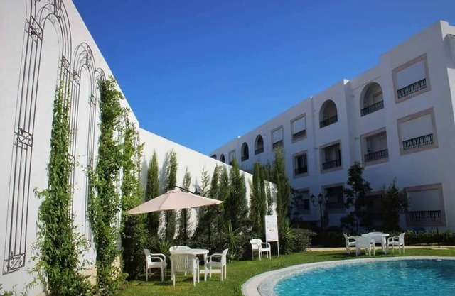 Spacious luxury apartment with all mod cons with terrace & swimming pool & parking