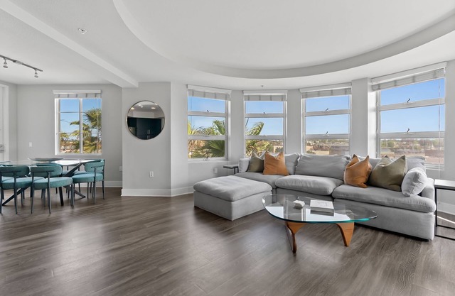 Spacious Modern 3BR - Prime Santa Monica Location