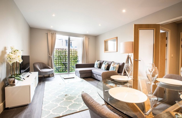 Spacious modern apartment within Oxford Castle grounds