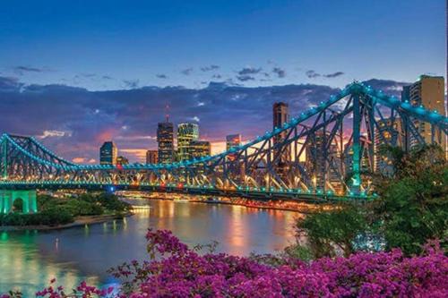 Spacious & Modern Apt Close to City & Airport