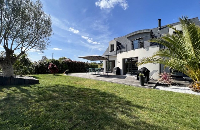 Spacious modern house 5 minutes from Benodet beach