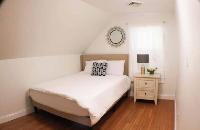 Spacious & Modern House close to BOS & Salem