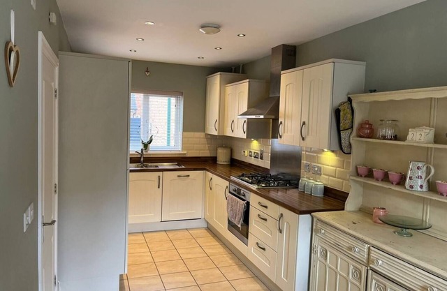 Spacious & Modern Retreat ~ Garden ~ Free Parking!