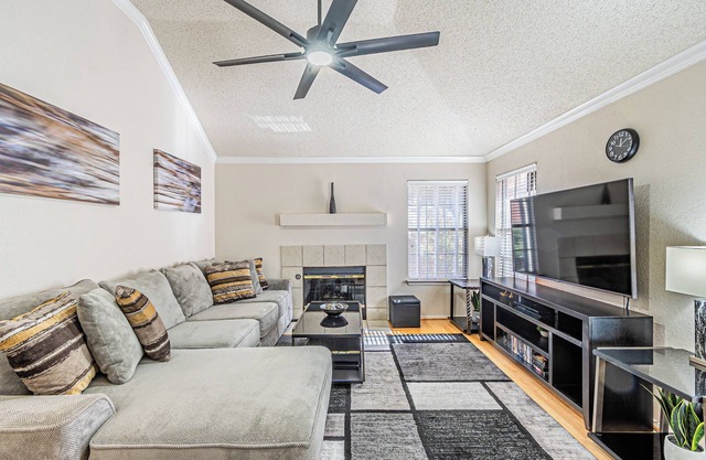 Spacious North Dallas 3BR 2BA Home with 2 Living Areas, Great for Work or Family