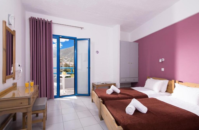 Spacious One Bedroom Apt with Lovely Mountain View