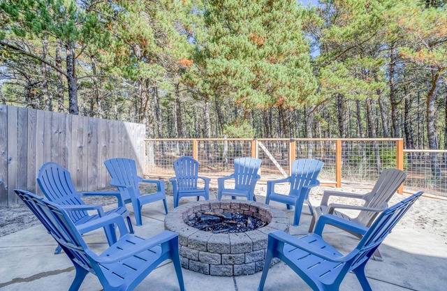 Spacious Pacific City 5-Bedroom, Modern Amenities, Forest Views, Close to Beach!