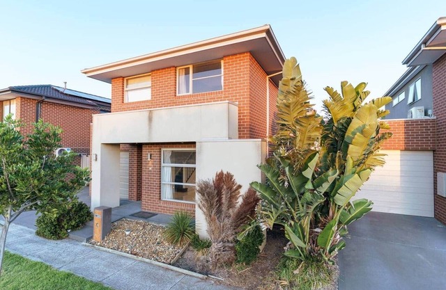 Spacious Point Cook Retreat w/Free Parking