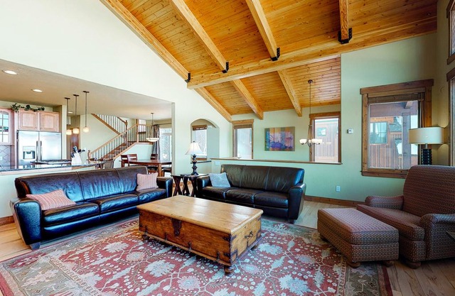 Spacious & pristine home w/ monumental mountain views