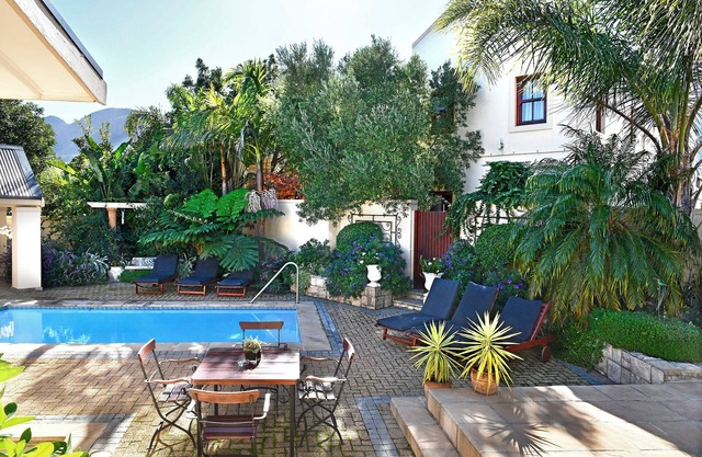 Spacious Protea Apartment with mountain view & private garden