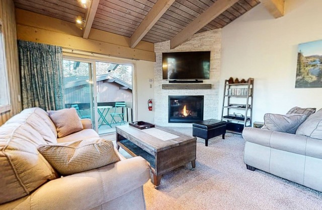 Spacious Remodeled Home, Family Favorite! Private Gas Grill, Near The Village